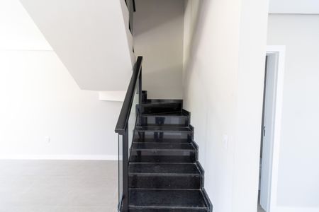 Escada de casa de condomínio à venda com 3 quartos, 122m² em Aberta dos Morros, Porto Alegre