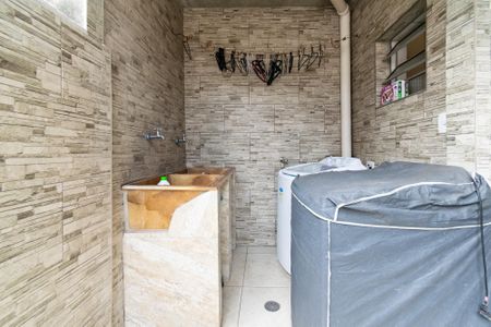 Casa à venda com 130m², 2 quartos e 1 vagaÁrea de Serviço