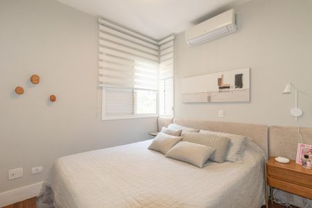Apartamento à venda com 102m², 3 quartos e 2 vagas Apartamento à venda com 102m², 3 quartos e 2 vagasSuíte