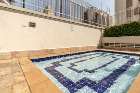 Apartamento à venda com 102m², 3 quartos e 2 vagas Apartamento à venda com 102m², 3 quartos e 2 vagasÁrea comum - Piscina