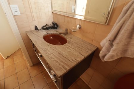 Casa à venda com 180m², 3 quartos e 2 vagas Casa à venda com 180m², 3 quartos e 2 vagasBanheiro Social