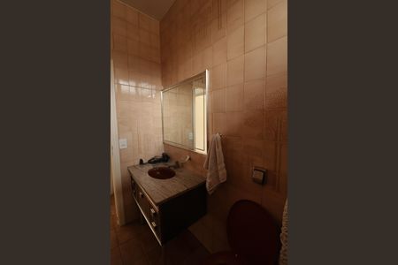 Casa à venda com 180m², 3 quartos e 2 vagas Casa à venda com 180m², 3 quartos e 2 vagasBanheiro Social