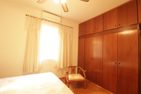 Casa à venda com 180m², 3 quartos e 2 vagas Casa à venda com 180m², 3 quartos e 2 vagasSuíte