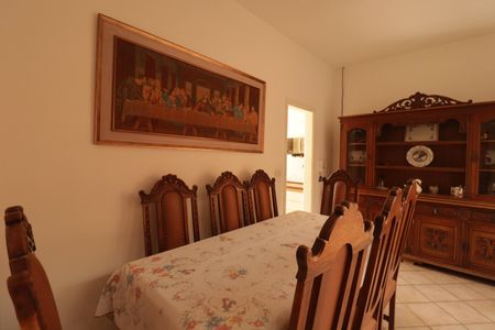 Casa à venda com 180m², 3 quartos e 2 vagas Casa à venda com 180m², 3 quartos e 2 vagasCopa