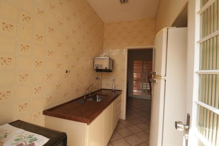 Casa à venda com 180m², 3 quartos e 2 vagas Casa à venda com 180m², 3 quartos e 2 vagasCozinha