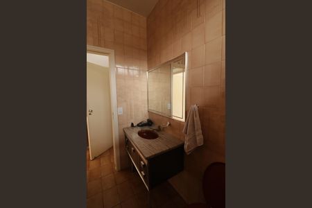 Casa à venda com 180m², 3 quartos e 2 vagas Casa à venda com 180m², 3 quartos e 2 vagasBanheiro Social