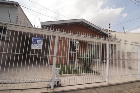 Casa à venda com 180m², 3 quartos e 2 vagas Casa à venda com 180m², 3 quartos e 2 vagasFachada