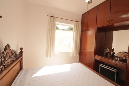 Casa à venda com 180m², 3 quartos e 2 vagas Casa à venda com 180m², 3 quartos e 2 vagasQuarto 2