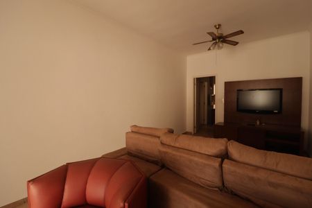 Casa à venda com 180m², 3 quartos e 2 vagas Casa à venda com 180m², 3 quartos e 2 vagasSala