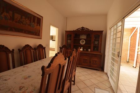 Casa à venda com 180m², 3 quartos e 2 vagas Casa à venda com 180m², 3 quartos e 2 vagasCopa