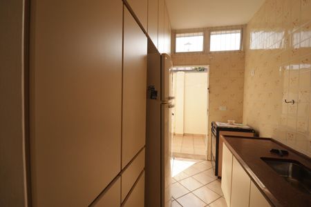 Casa à venda com 180m², 3 quartos e 2 vagas Casa à venda com 180m², 3 quartos e 2 vagasCozinha