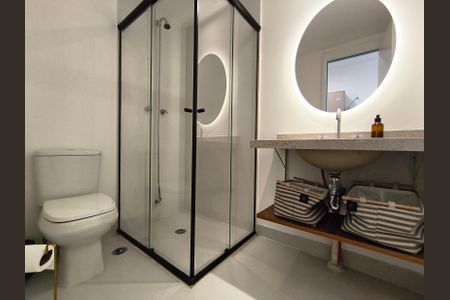 Banheiro de kitnet/studio para alugar com 1 quarto, 21m² em Ipiranga, São Paulo