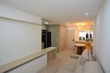 Sala de apartamento para alugar com 3 quartos, 95m² em Barra da Tijuca, Rio de Janeiro