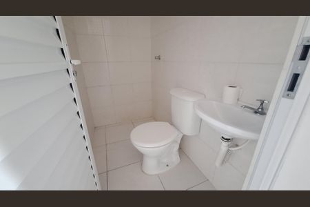 Banheiro de casa para alugar com 1 quarto, 33m² em Parque Maria Helena, Suzano