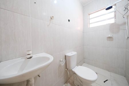 Banheiro de casa para alugar com 1 quarto, 50m² em Vila Sao Francisco, São Paulo