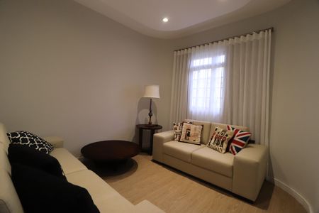 Sala de casa para alugar com 4 quartos, 225m² em Santa Mônica, Uberlândia