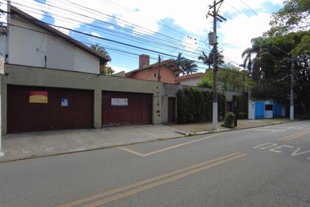 Casa para alugar com 417m², 4 quartos e 5 vagasFachada