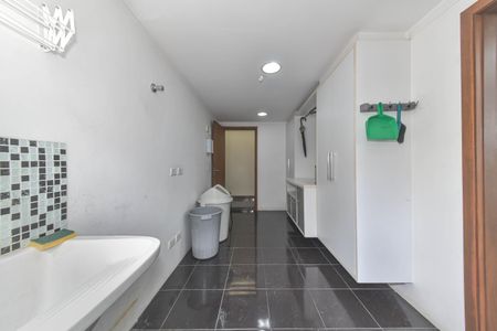 Casa para alugar com 417m², 4 quartos e 5 vagasLavanderia