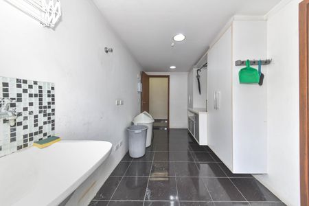 Casa para alugar com 417m², 4 quartos e 5 vagasLavanderia