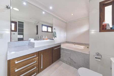 Casa para alugar com 417m², 4 quartos e 5 vagasBanheiro da Suíte 4