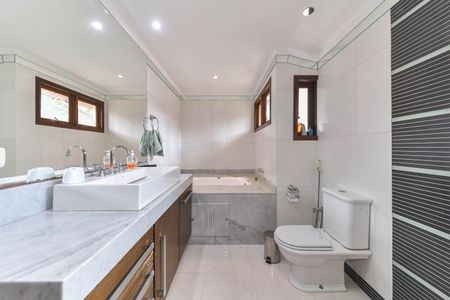 Casa para alugar com 417m², 4 quartos e 5 vagasBanheiro da Suíte 4