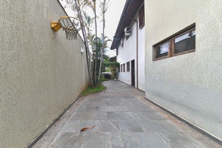 Casa para alugar com 417m², 4 quartos e 5 vagasQuintal