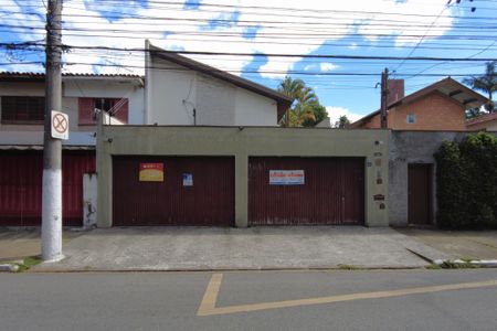 Casa para alugar com 417m², 4 quartos e 5 vagasFachada