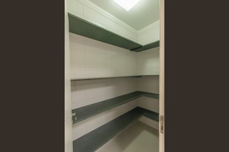 Casa de condomínio à venda com 402m², 3 quartos e 2 vagas Casa de condomínio à venda com 402m², 3 quartos e 2 vagasDespensa