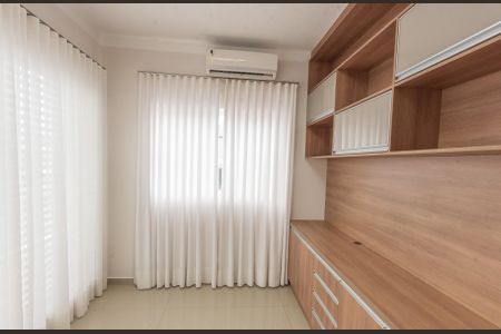 Casa de condomínio à venda com 402m², 3 quartos e 2 vagas Casa de condomínio à venda com 402m², 3 quartos e 2 vagasEscritório