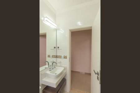 Casa de condomínio à venda com 402m², 3 quartos e 2 vagas Casa de condomínio à venda com 402m², 3 quartos e 2 vagasBanheiro Social