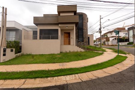 Casa de condomínio à venda com 402m², 3 quartos e 2 vagas Casa de condomínio à venda com 402m², 3 quartos e 2 vagasFachada