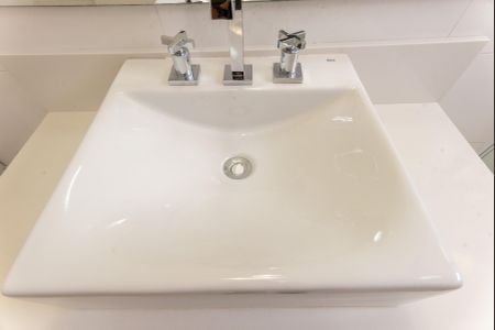 Casa de condomínio à venda com 402m², 3 quartos e 2 vagas Casa de condomínio à venda com 402m², 3 quartos e 2 vagasBanheiro da Suíte 1