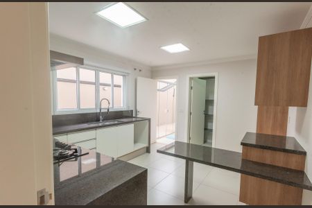 Casa de condomínio à venda com 402m², 3 quartos e 2 vagas Casa de condomínio à venda com 402m², 3 quartos e 2 vagasCozinha