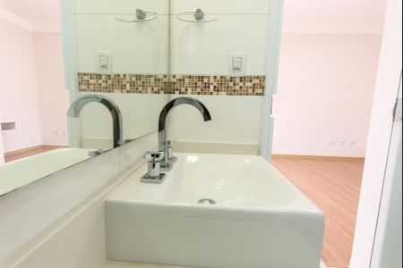 Casa de condomínio à venda com 402m², 3 quartos e 2 vagas Casa de condomínio à venda com 402m², 3 quartos e 2 vagasBanheiro da suíte 2