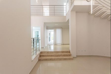 Casa de condomínio à venda com 402m², 3 quartos e 2 vagas Casa de condomínio à venda com 402m², 3 quartos e 2 vagasSala