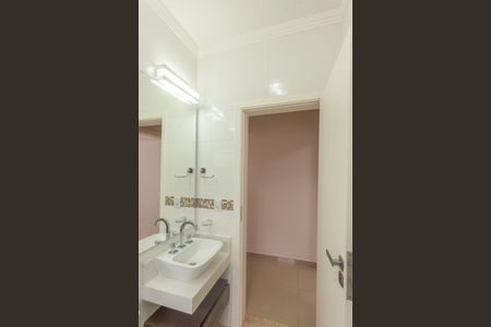 Casa de condomínio à venda com 402m², 3 quartos e 2 vagas Casa de condomínio à venda com 402m², 3 quartos e 2 vagasBanheiro Social