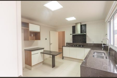 Casa de condomínio à venda com 402m², 3 quartos e 2 vagas Casa de condomínio à venda com 402m², 3 quartos e 2 vagasCozinha