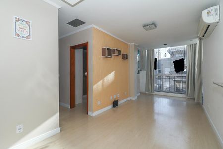 Sala de apartamento à venda com 3 quartos, 77m² em São Sebastião, Porto Alegre