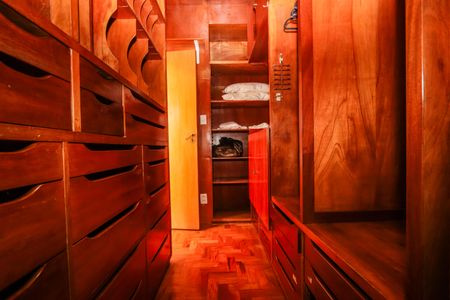 Apartamento para alugar com 137m², 2 quartos e 1 vaga Apartamento para alugar com 137m², 2 quartos e 1 vagaCloset da Suite