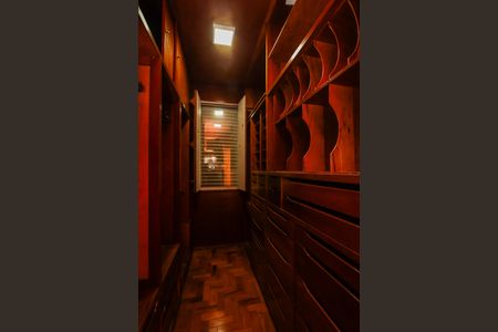 Apartamento para alugar com 137m², 2 quartos e 1 vaga Apartamento para alugar com 137m², 2 quartos e 1 vagaCloset da Suite