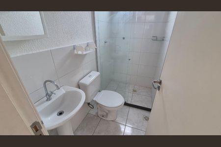 Banheiro de apartamento para alugar com 2 quartos, 55m² em Centro, Ribeirão das Neves