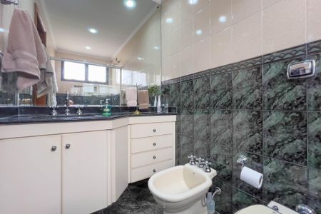 Apartamento à venda com 140m², 3 quartos e 3 vagas Apartamento à venda com 140m², 3 quartos e 3 vagasBanheiro do quarto 1