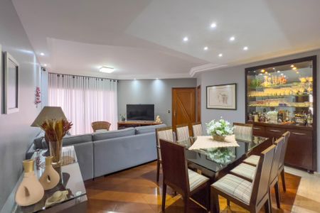 Apartamento à venda com 140m², 3 quartos e 3 vagas Apartamento à venda com 140m², 3 quartos e 3 vagasSala