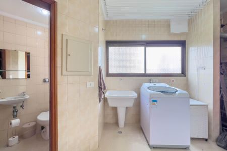 Apartamento à venda com 140m², 3 quartos e 3 vagas Apartamento à venda com 140m², 3 quartos e 3 vagasÁrea de serviço