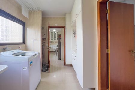 Apartamento à venda com 140m², 3 quartos e 3 vagas Apartamento à venda com 140m², 3 quartos e 3 vagasÁrea de serviço