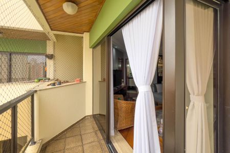 Apartamento à venda com 140m², 3 quartos e 3 vagas Apartamento à venda com 140m², 3 quartos e 3 vagasVaranda da sala