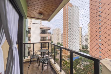 Apartamento à venda com 140m², 3 quartos e 3 vagas Apartamento à venda com 140m², 3 quartos e 3 vagasVaranda da sala