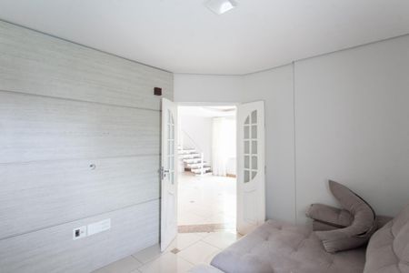 Casa de condomínio para alugar com 310m², 3 quartos e 4 vagas Casa de condomínio para alugar com 310m², 3 quartos e 4 vagasSala 2