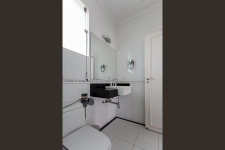 Casa de condomínio para alugar com 310m², 3 quartos e 4 vagas Casa de condomínio para alugar com 310m², 3 quartos e 4 vagasBanheiro Social 1