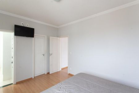 Casa de condomínio para alugar com 310m², 3 quartos e 4 vagas Casa de condomínio para alugar com 310m², 3 quartos e 4 vagasSuíte